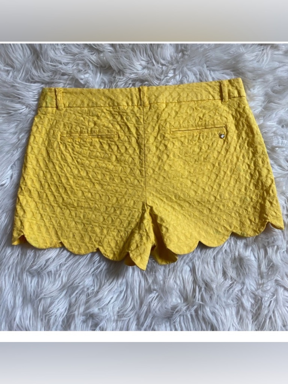 🌼💛Crown  & ivy Quilted Scallop Hem Yellow Shorts - Picture 3 of 3